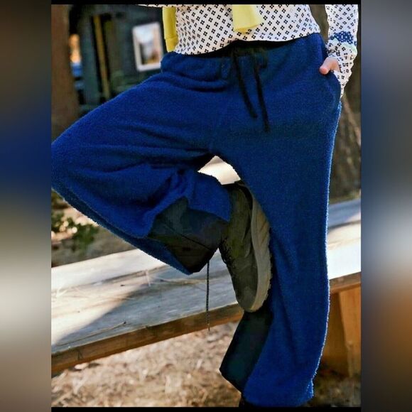 1151 NWT Free People FP Movement Cuddle Up Fleece Pants Joggers Fuzzy Blue - Picture 1 of 8